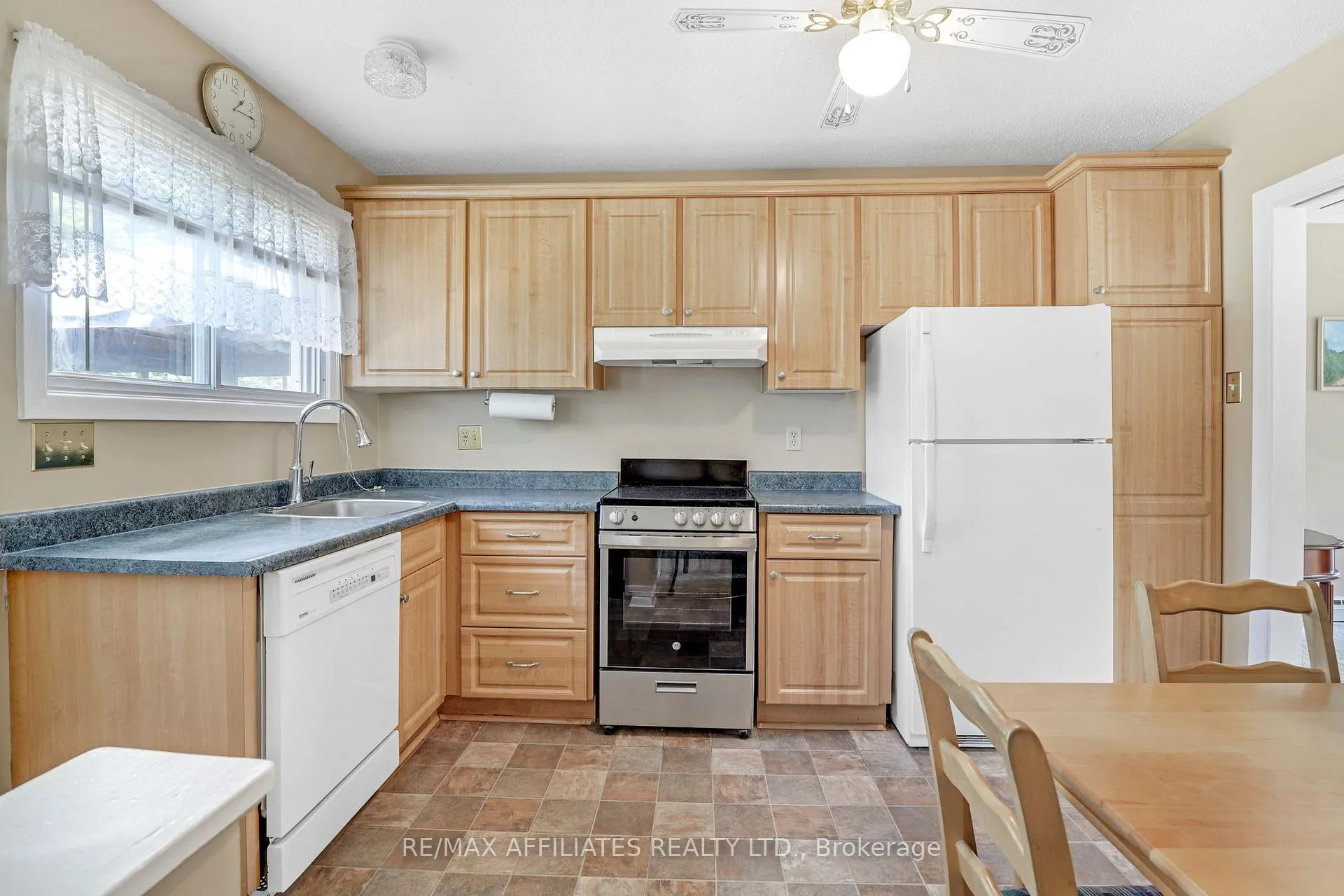 Photo 2 of 17 Canfield Road, Ottawa, Sheahan Estates/Trend Village — HOMEH