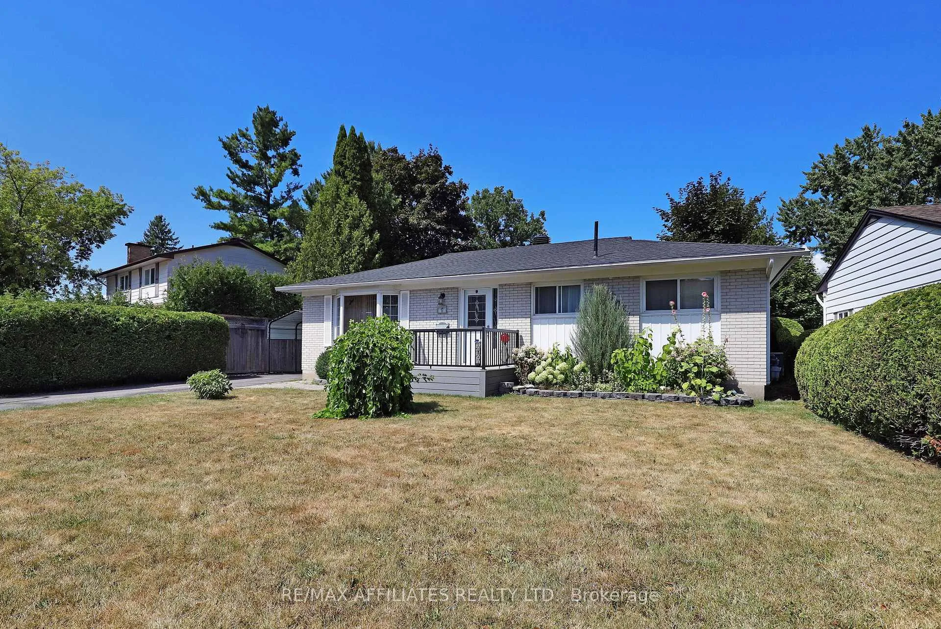 Photo 8 of 17 Canfield Road, Ottawa, Sheahan Estates/Trend Village — HOMEH