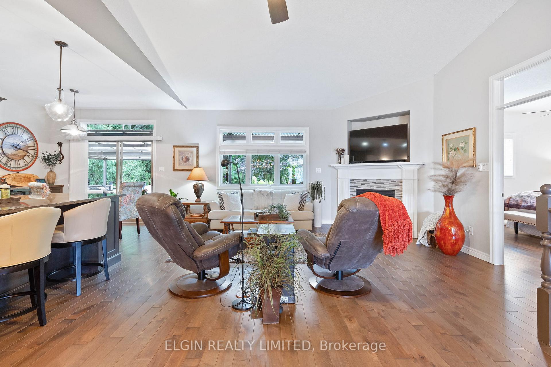 Photo 10 of 66 Donker Drive, St. Thomas — HOMEH