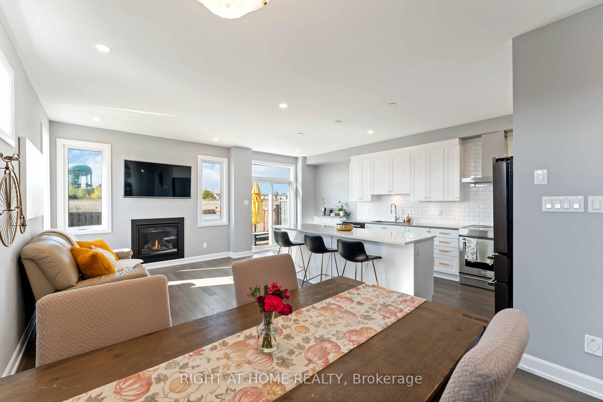 Photo 4 of 177 Bandelier Way, Ottawa, Stittsville (North) — HOMEH