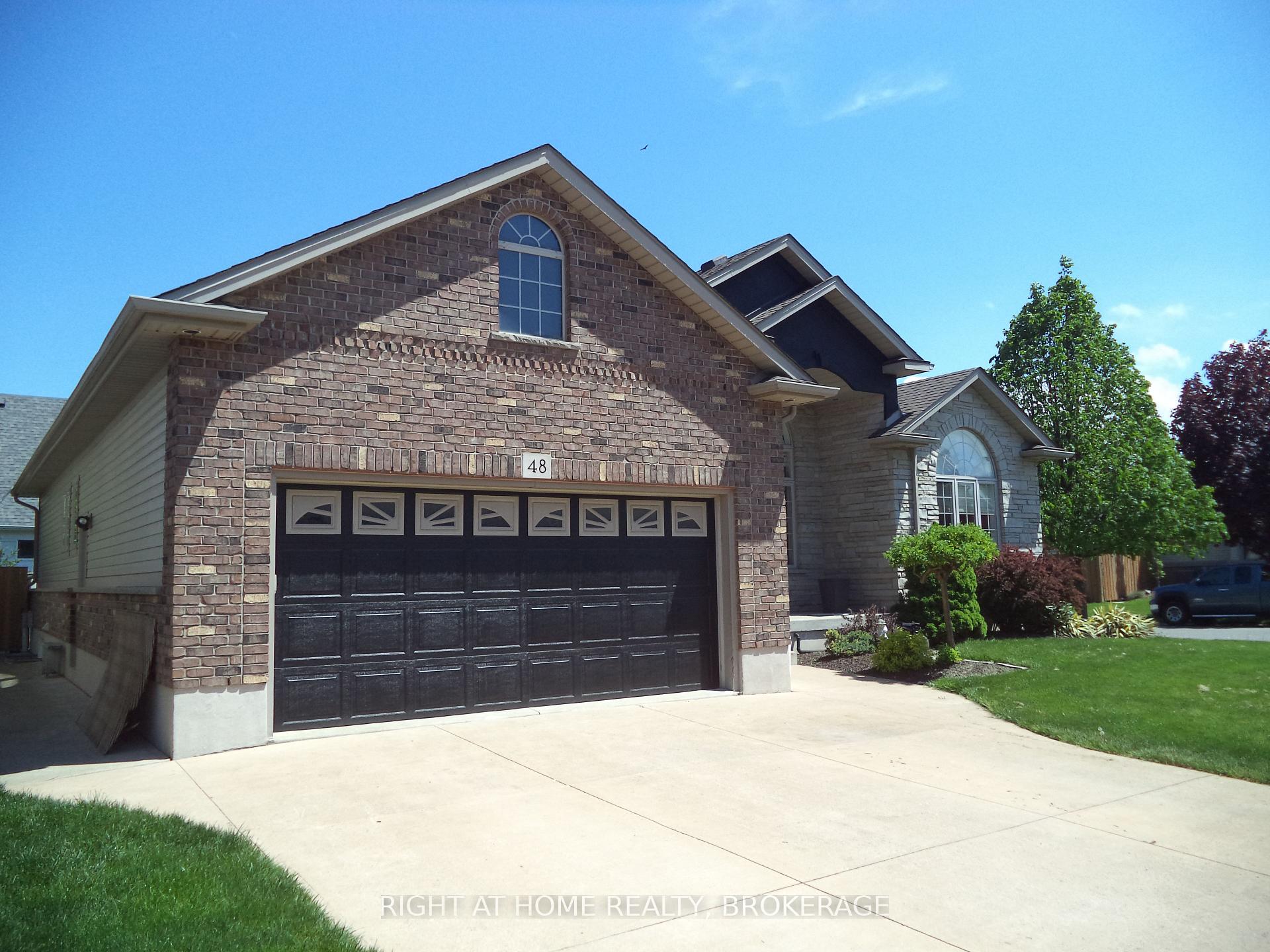 Photo 3 of 48 Nicholas Drive, St. Catharines, Rykert/Vansickle — HOMEH
