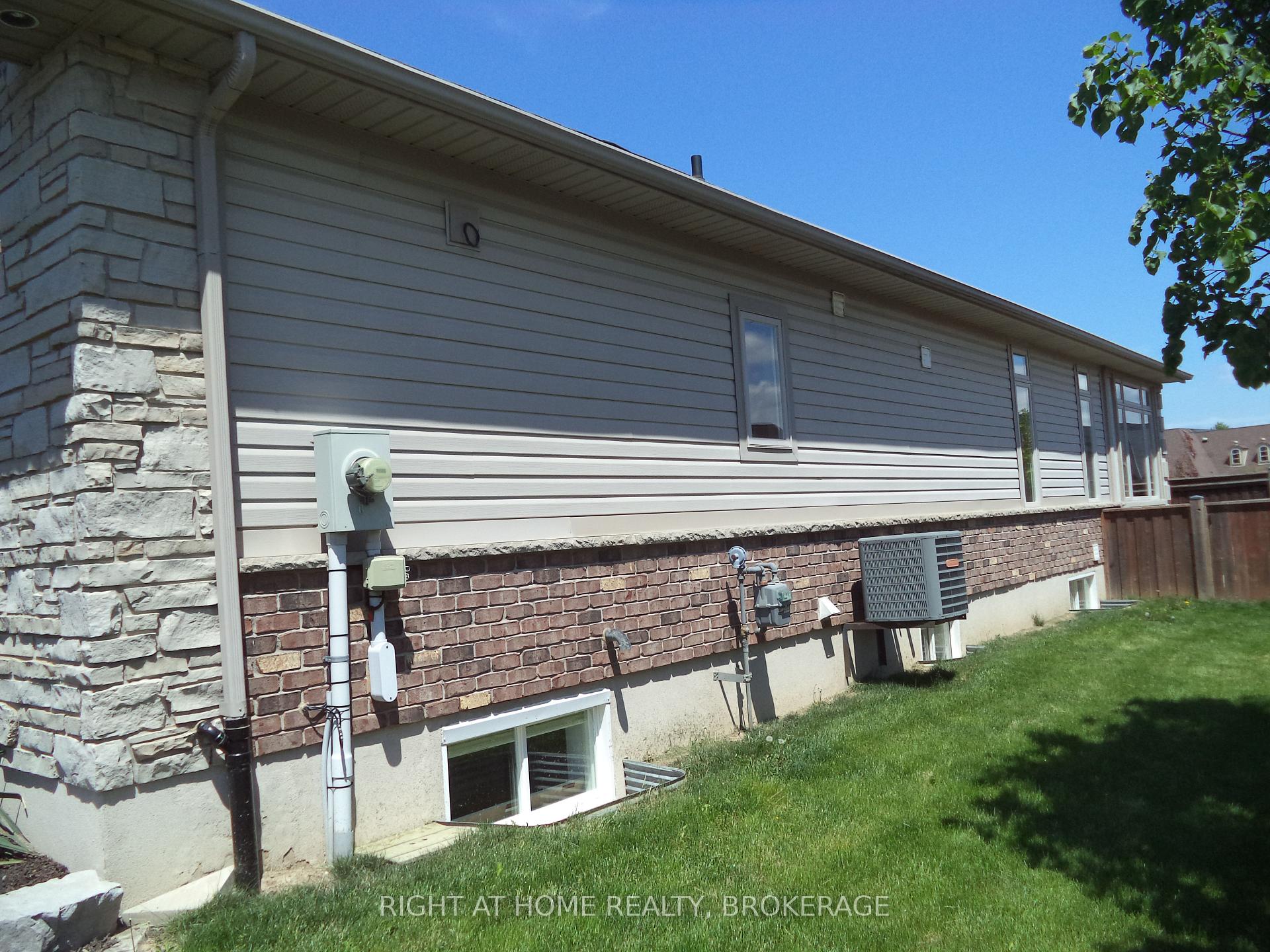 Photo 6 of 48 Nicholas Drive, St. Catharines, Rykert/Vansickle — HOMEH