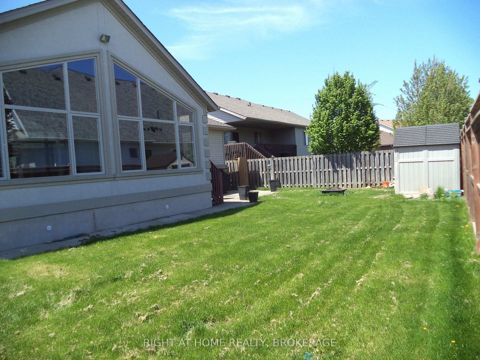 Photo 10 of 48 Nicholas Drive, St. Catharines, Rykert/Vansickle — HOMEH