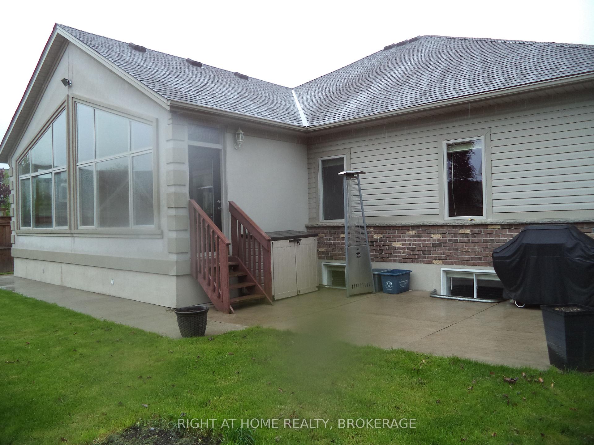 Photo 12 of 48 Nicholas Drive, St. Catharines, Rykert/Vansickle — HOMEH