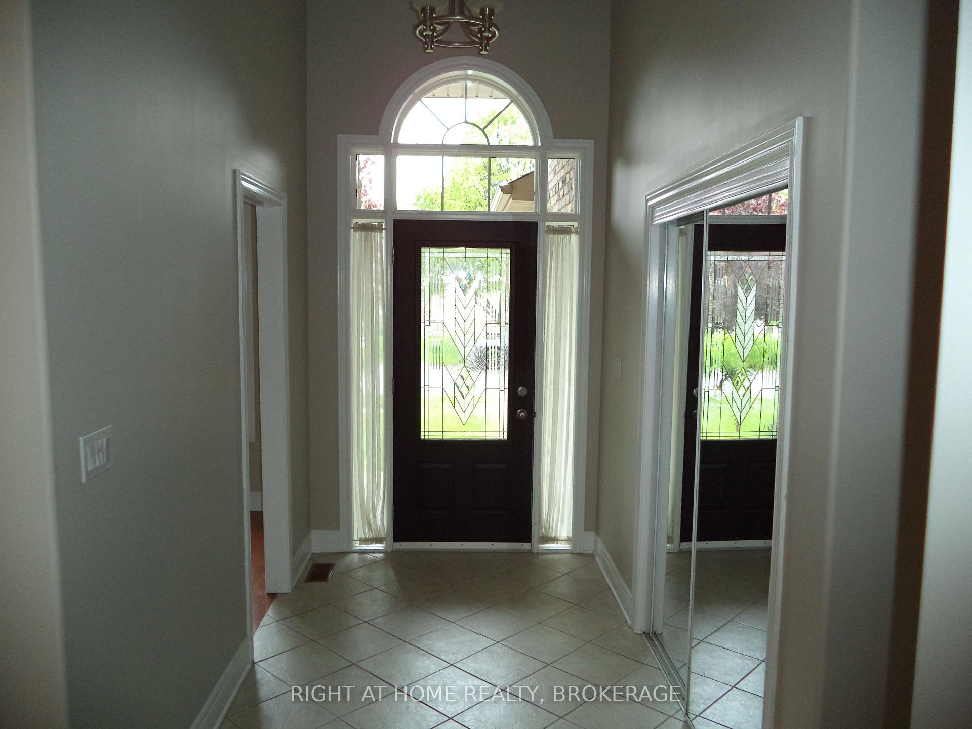 Photo 13 of 48 Nicholas Drive, St. Catharines, Rykert/Vansickle — HOMEH