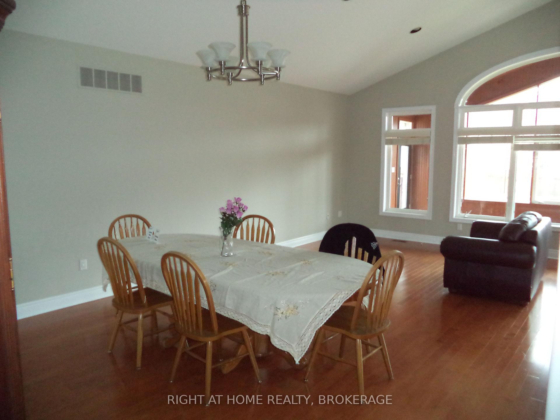 Photo 15 of 48 Nicholas Drive, St. Catharines, Rykert/Vansickle — HOMEH