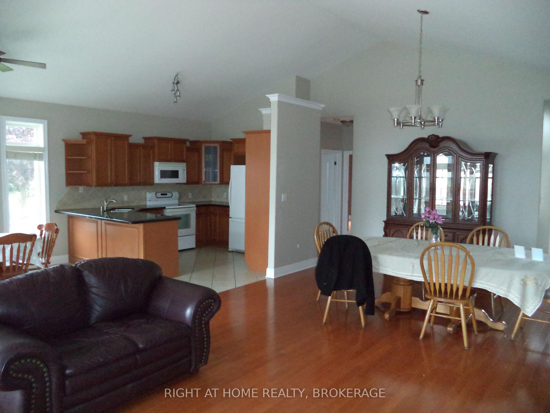 Photo 16 of 48 Nicholas Drive, St. Catharines, Rykert/Vansickle — HOMEH