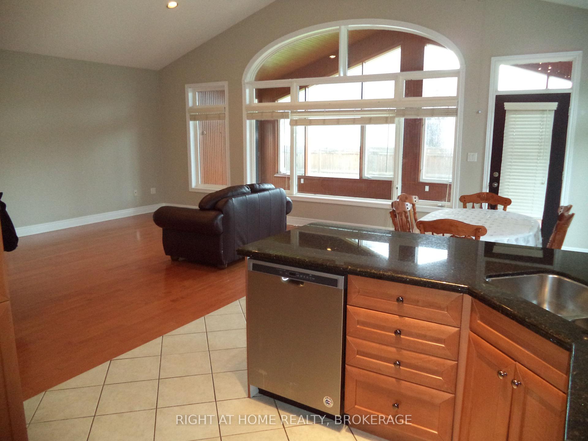 Photo 20 of 48 Nicholas Drive, St. Catharines, Rykert/Vansickle — HOMEH