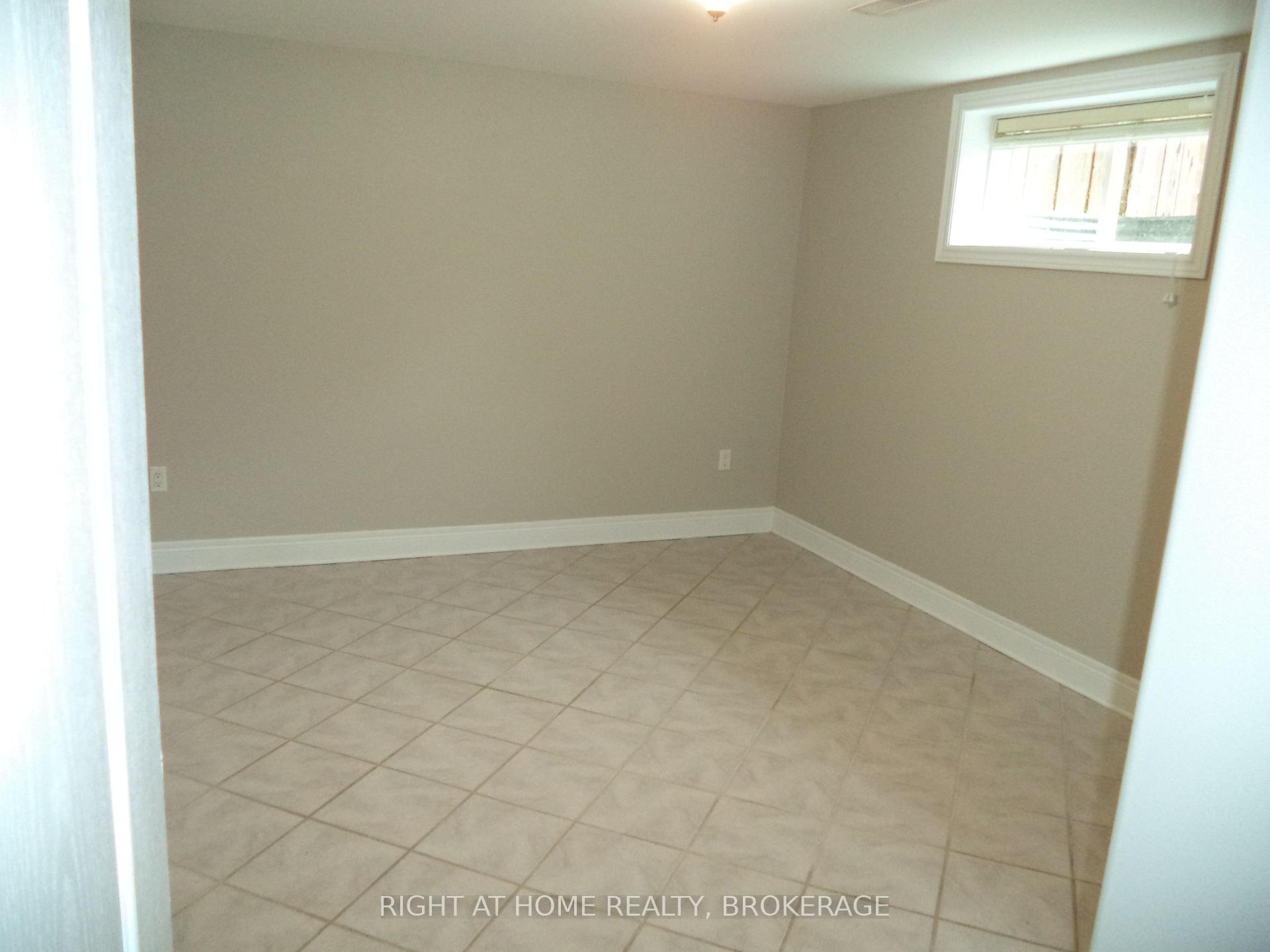 Photo 32 of 48 Nicholas Drive, St. Catharines, Rykert/Vansickle — HOMEH