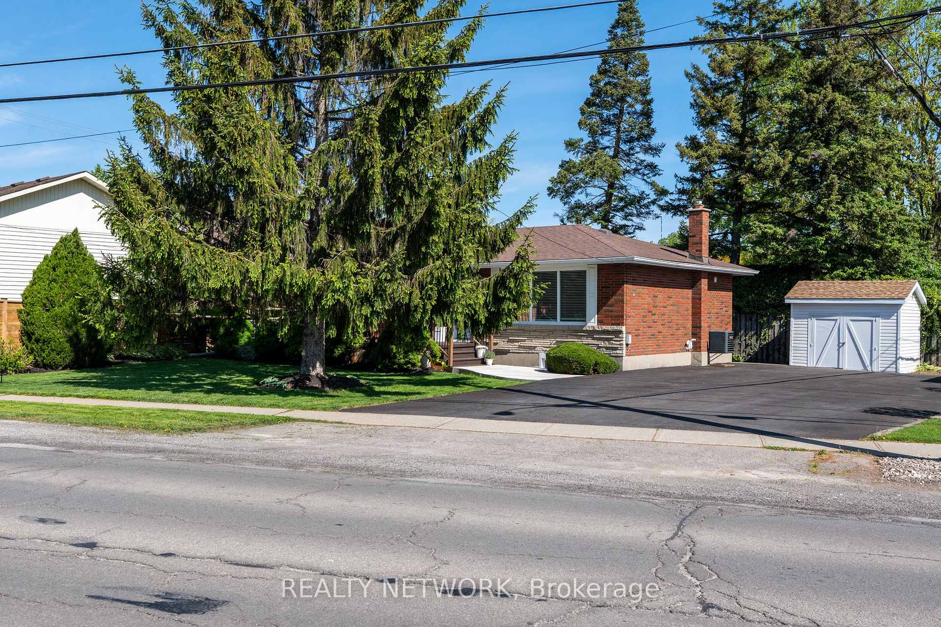 Photo 3 of 75 Parnell Road, St. Catharines, Vine/Linwell — HOMEH
