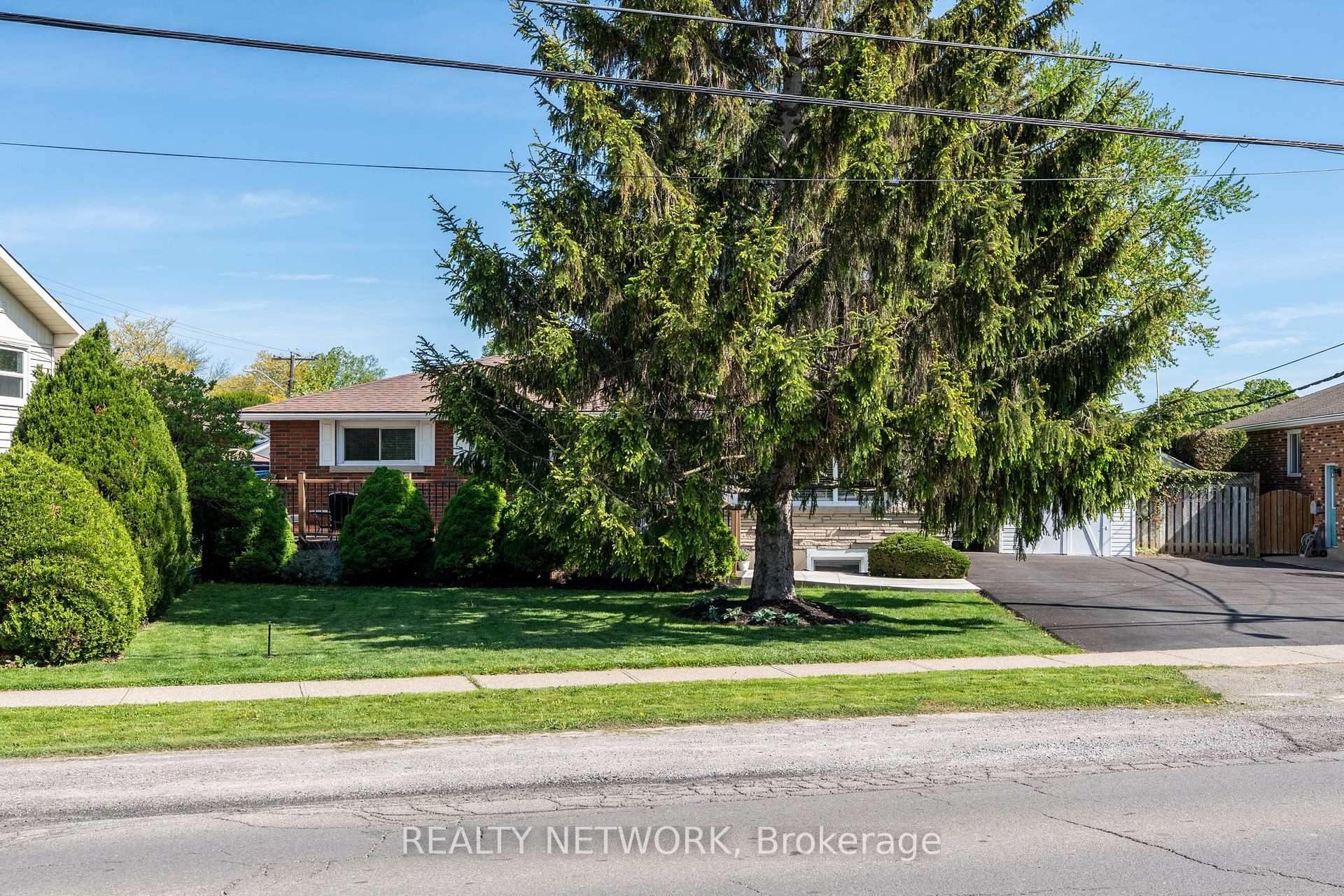 Photo 5 of 75 Parnell Road, St. Catharines, Vine/Linwell — HOMEH
