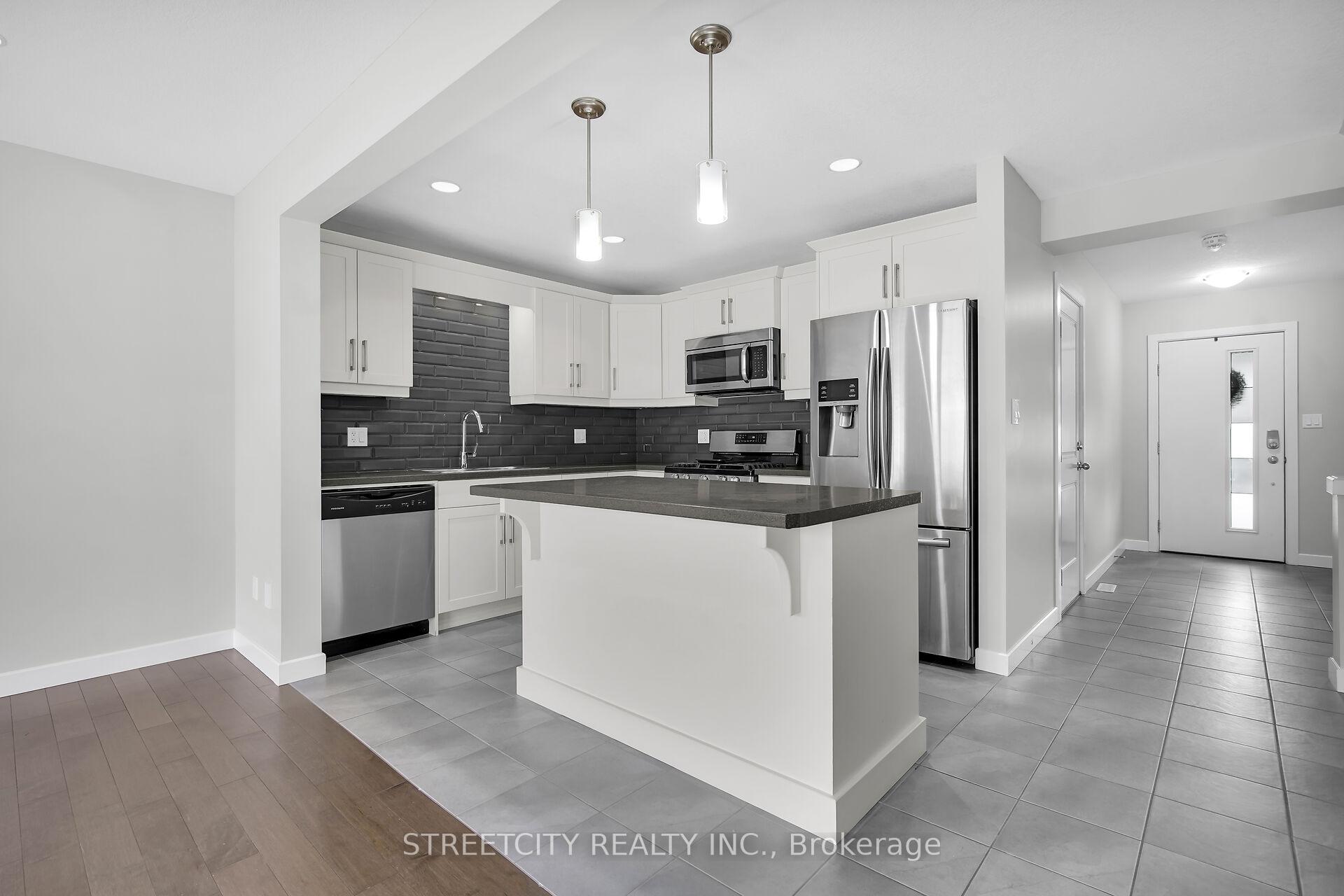 Photo 7 of 15 Empire Parkway, St. Thomas — HOMEH