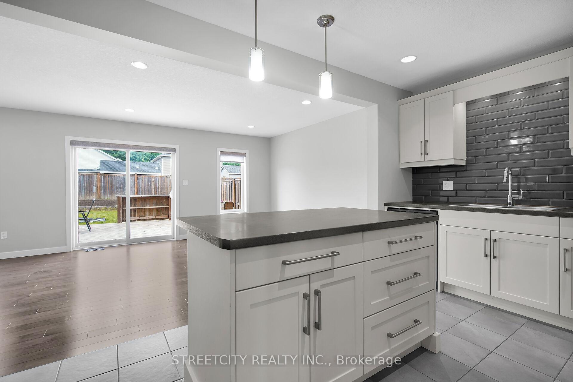 Photo 11 of 15 Empire Parkway, St. Thomas — HOMEH