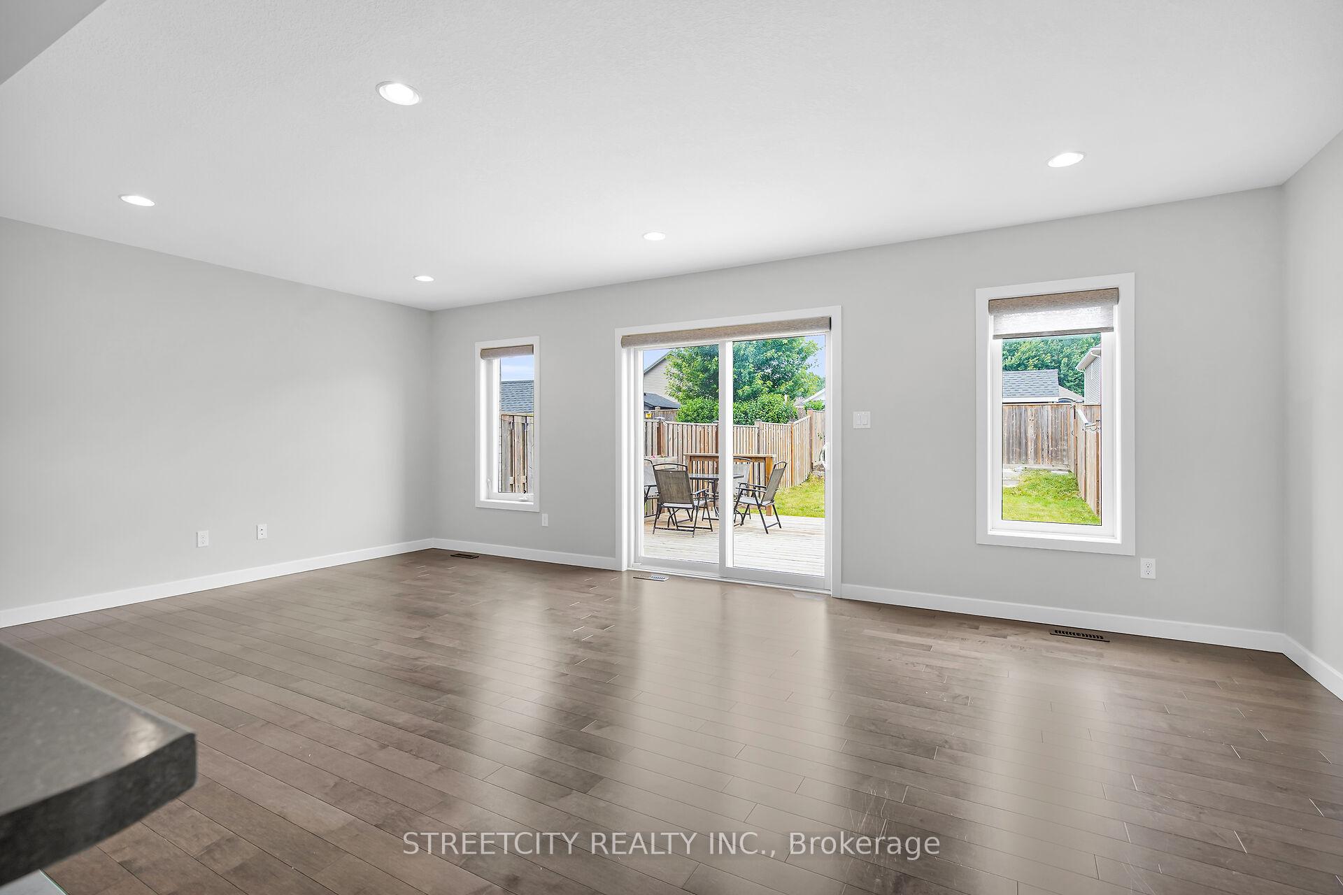 Photo 12 of 15 Empire Parkway, St. Thomas — HOMEH