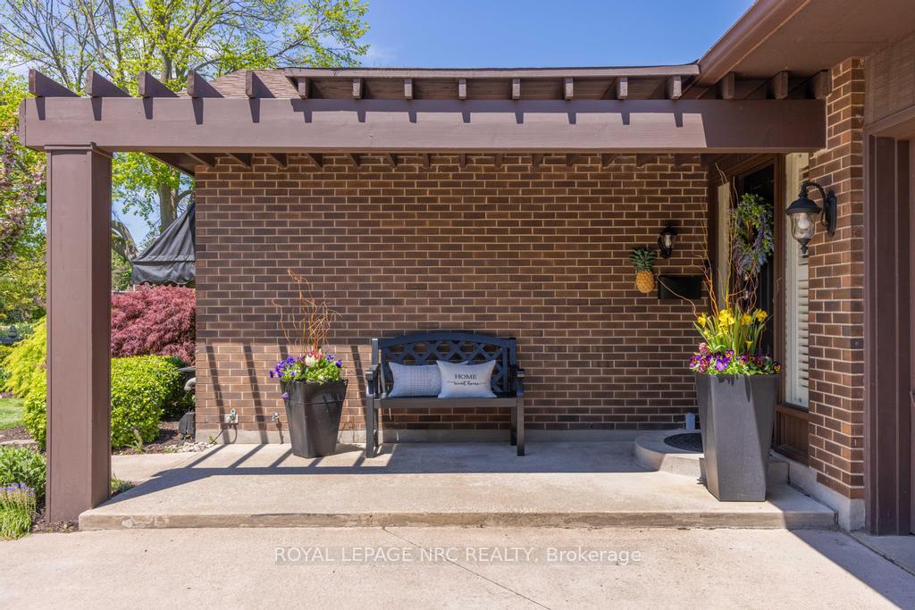 Photo 4 of 24 Richelieu Drive, St. Catharines, Vine/Linwell — HOMEH