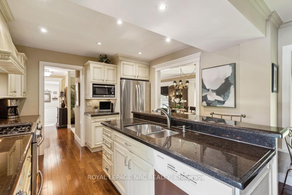 Photo 13 of 24 Richelieu Drive, St. Catharines, Vine/Linwell — HOMEH