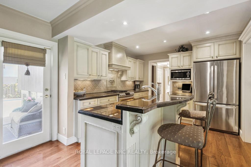 Photo 14 of 24 Richelieu Drive, St. Catharines, Vine/Linwell — HOMEH