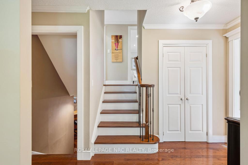 Photo 15 of 24 Richelieu Drive, St. Catharines, Vine/Linwell — HOMEH