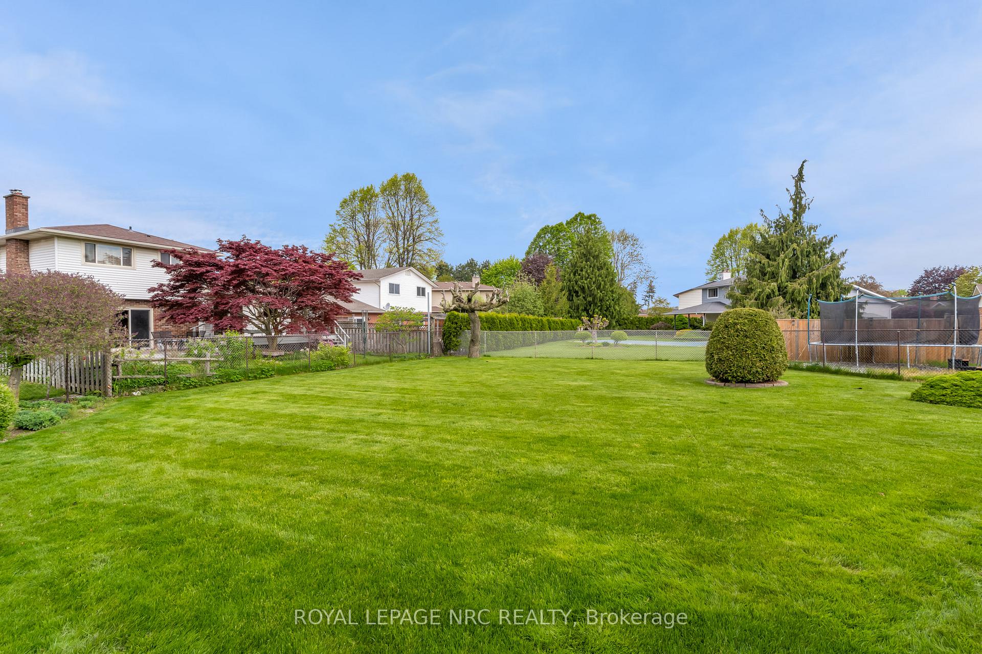Photo 2 of 10 Wendover Place, St. Catharines, Lakeshore — HOMEH