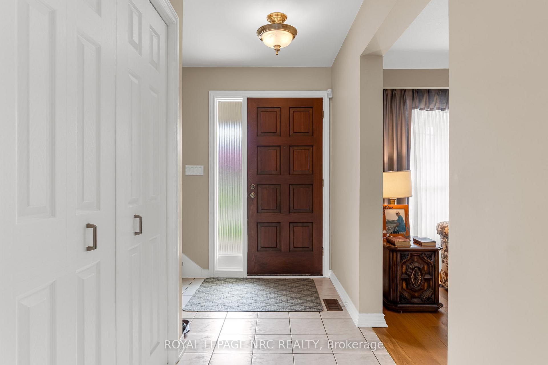 Photo 4 of 10 Wendover Place, St. Catharines, Lakeshore — HOMEH