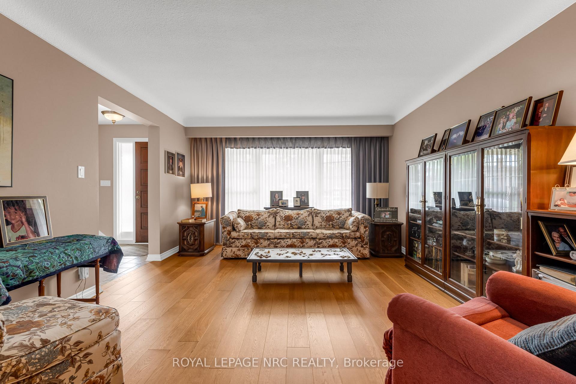Photo 5 of 10 Wendover Place, St. Catharines, Lakeshore — HOMEH