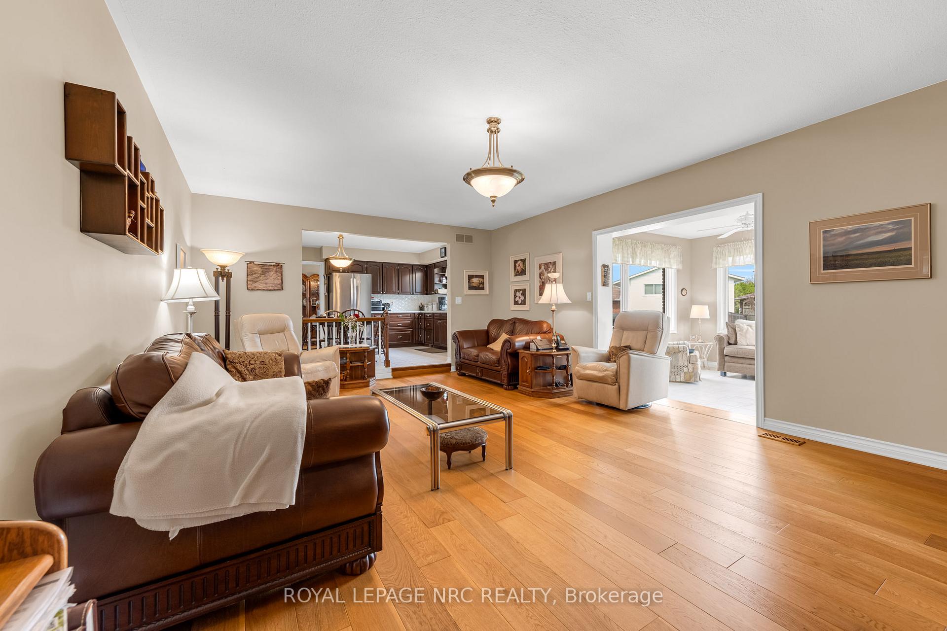 Photo 11 of 10 Wendover Place, St. Catharines, Lakeshore — HOMEH