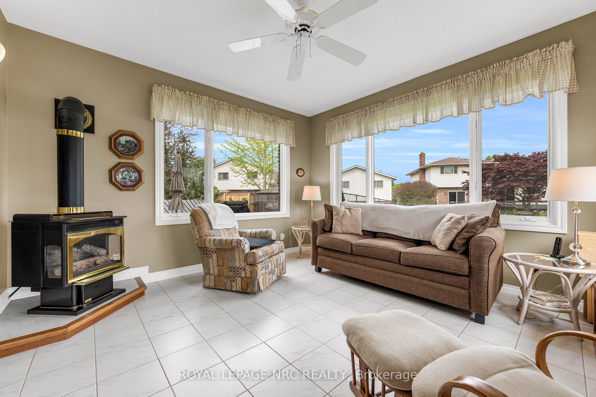 Photo 12 of 10 Wendover Place, St. Catharines, Lakeshore — HOMEH