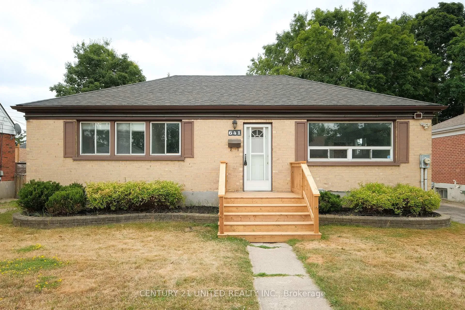 Photo 1 of 641 Bellaire Street, Peterborough, Otonabee Ward 1 — HOMEH