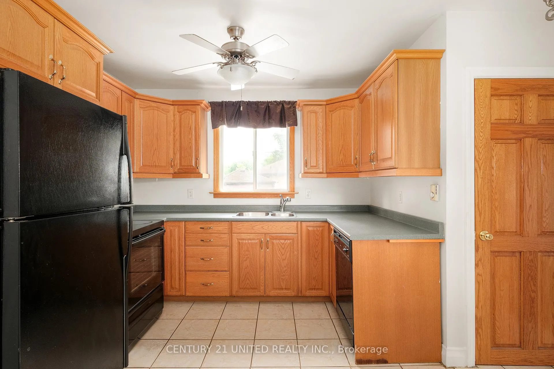 Photo 9 of 641 Bellaire Street, Peterborough, Otonabee Ward 1 — HOMEH