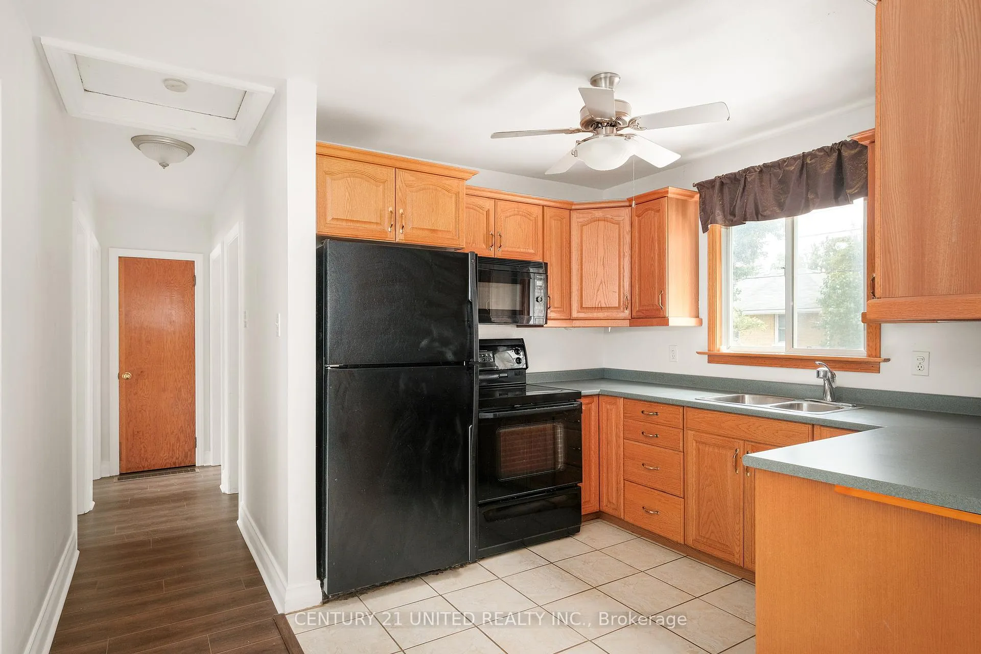 Photo 10 of 641 Bellaire Street, Peterborough, Otonabee Ward 1 — HOMEH