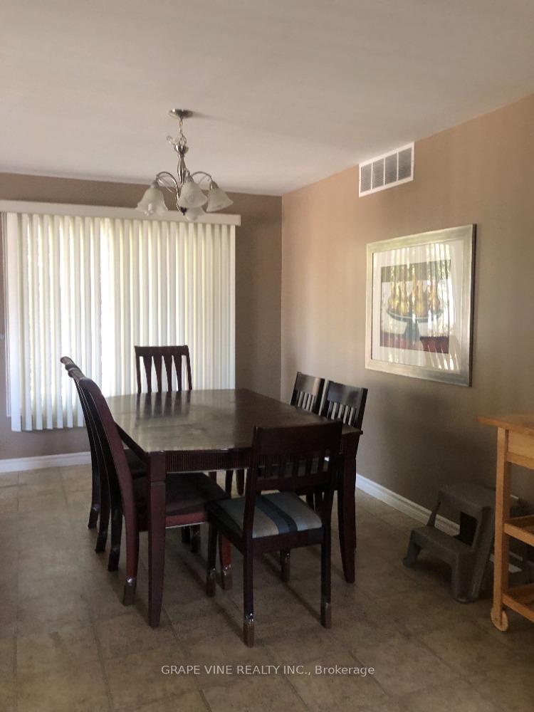Photo 5 of 37 Cloverloft Court, Ottawa, Fringewood — HOMEH