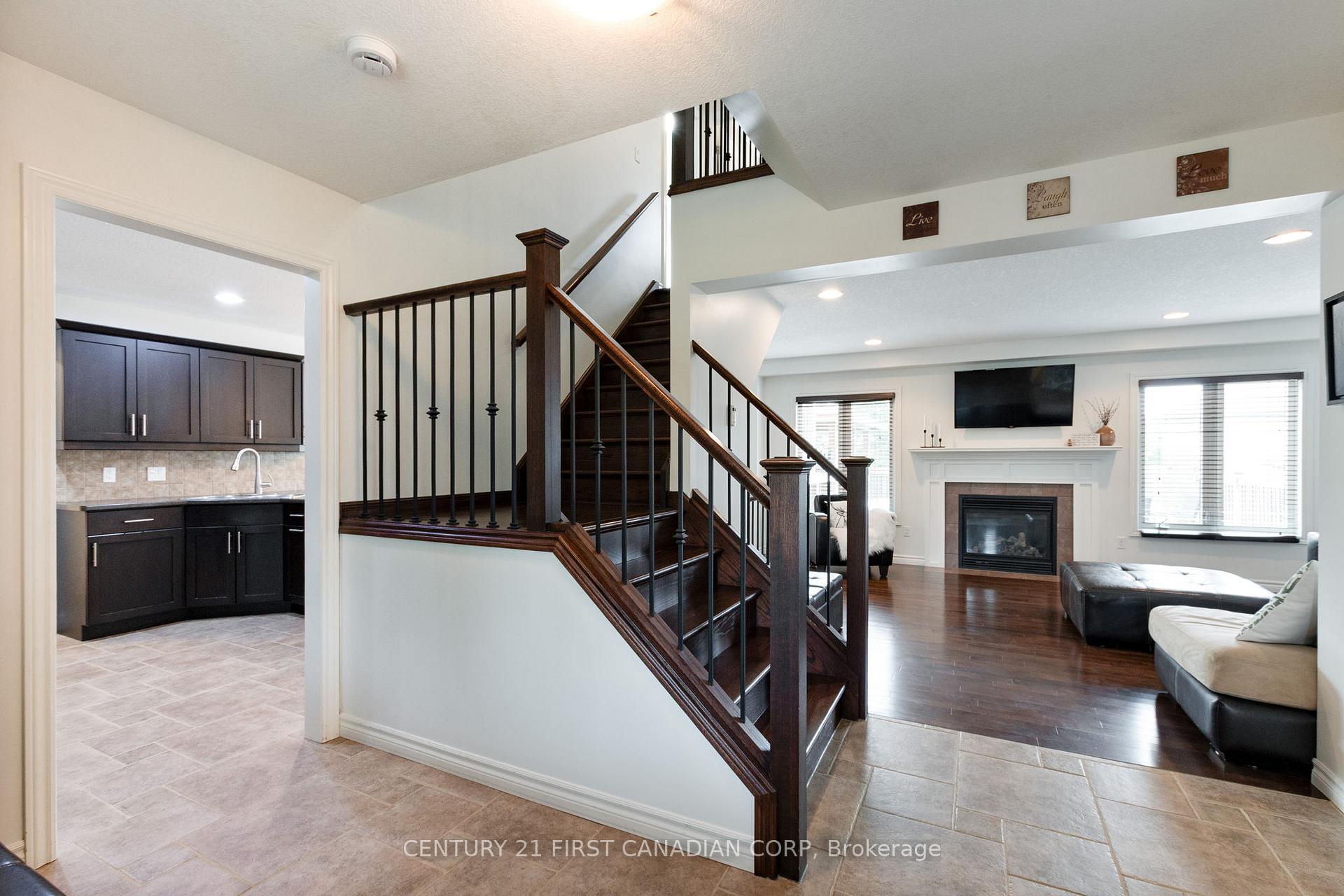 Photo 7 of 28 Circlewood Drive, St. Thomas — HOMEH