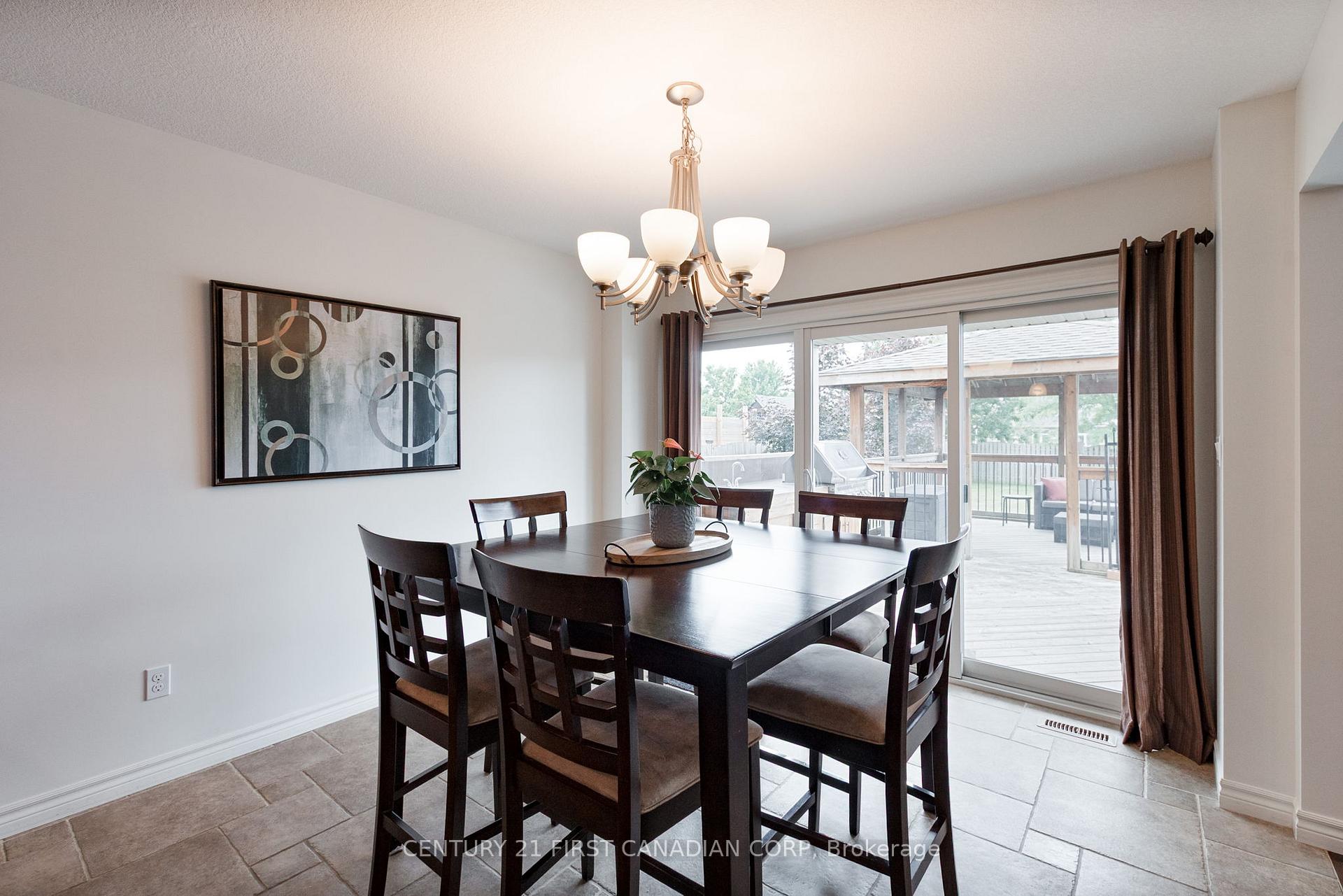 Photo 13 of 28 Circlewood Drive, St. Thomas — HOMEH