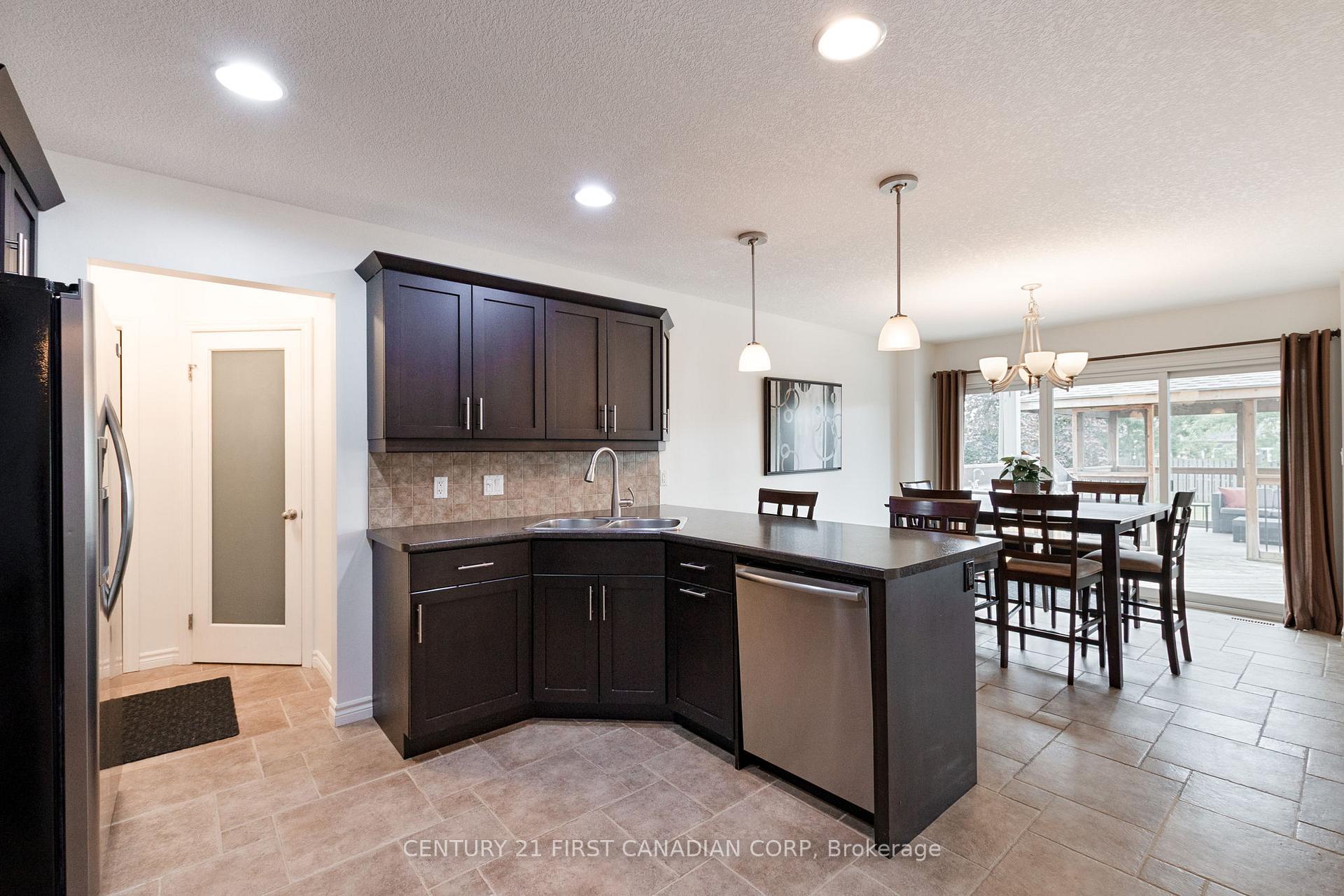 Photo 15 of 28 Circlewood Drive, St. Thomas — HOMEH