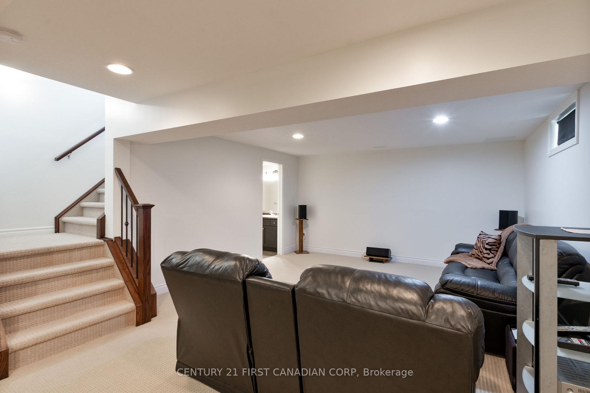 Photo 17 of 28 Circlewood Drive, St. Thomas — HOMEH