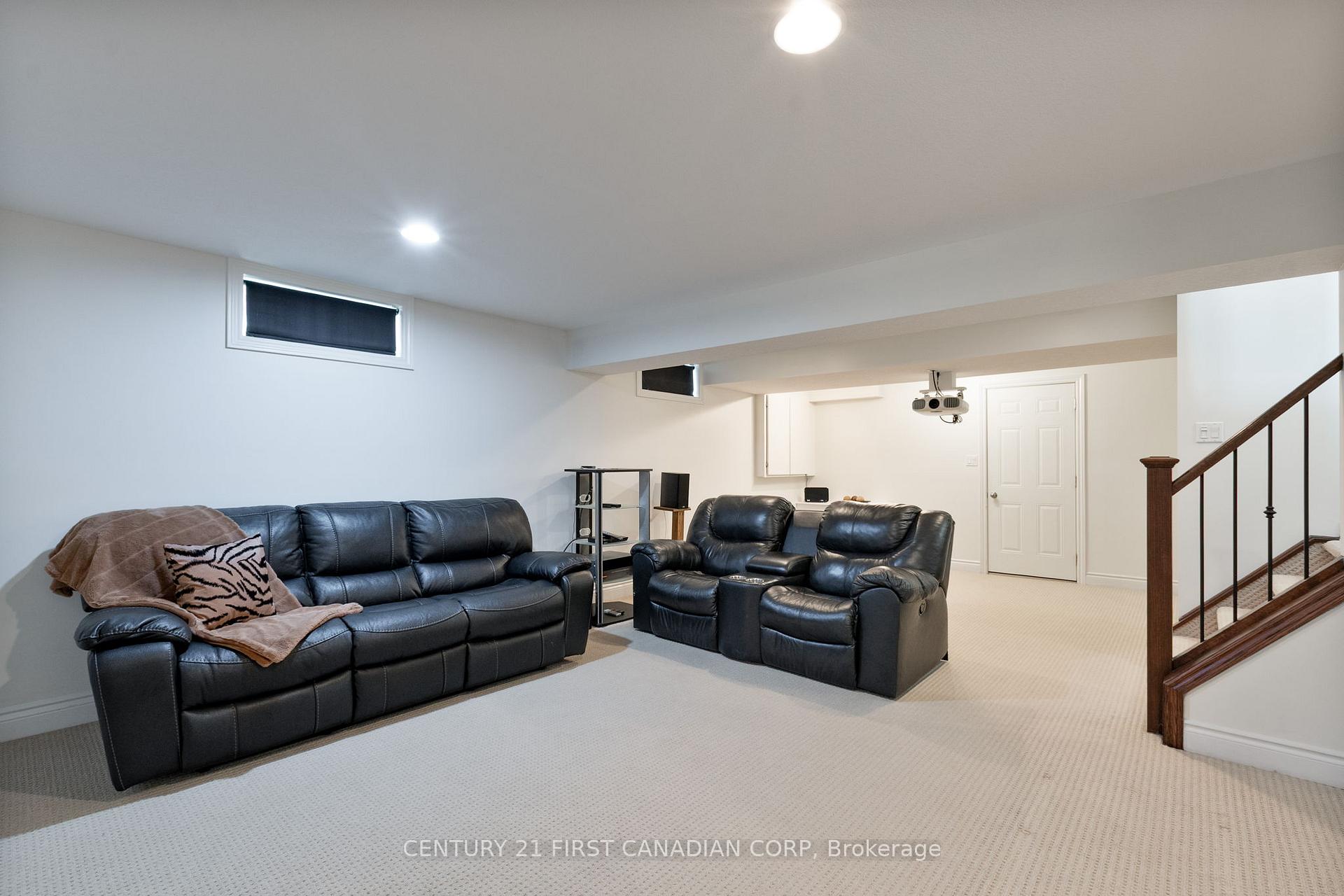 Photo 18 of 28 Circlewood Drive, St. Thomas — HOMEH