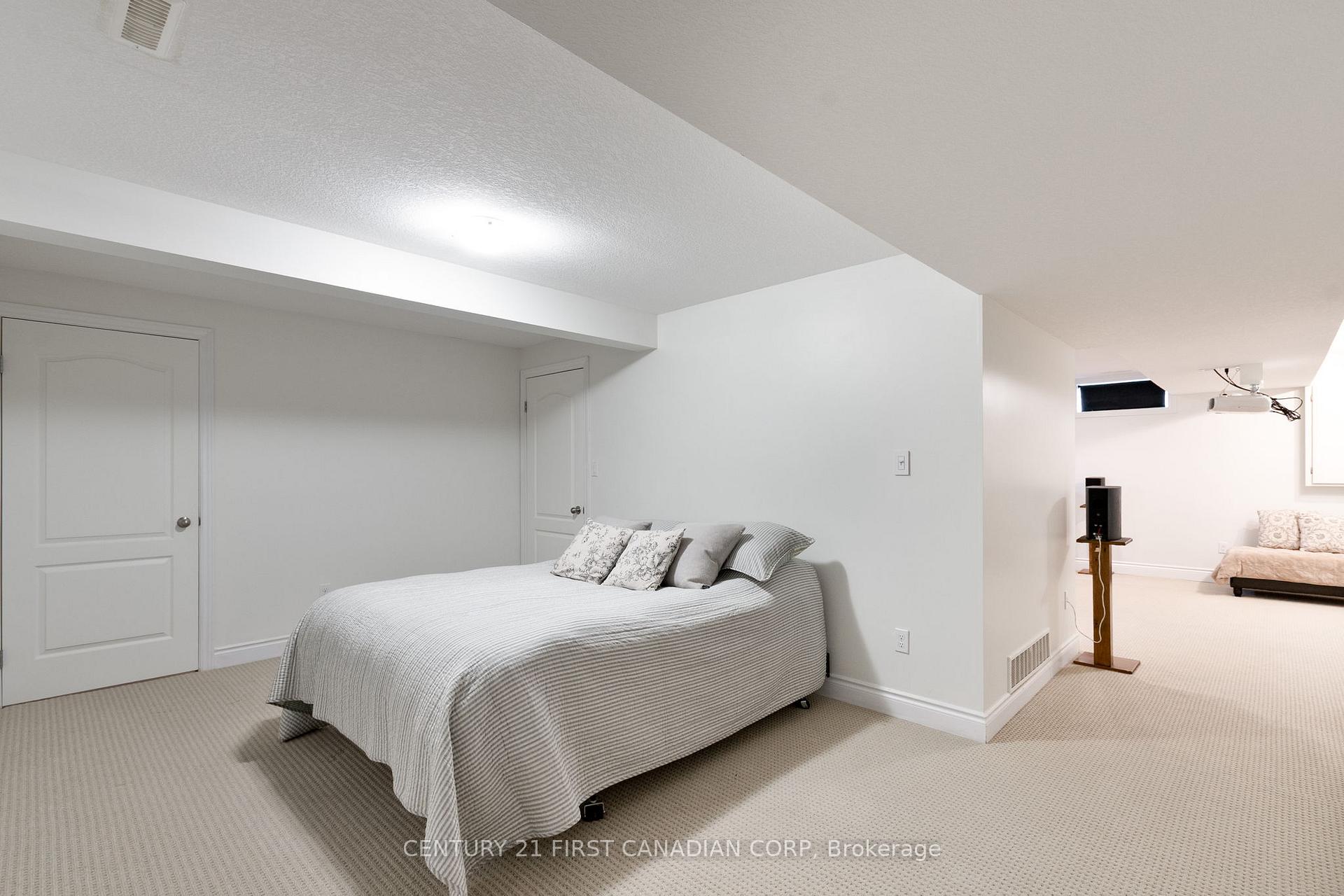 Photo 21 of 28 Circlewood Drive, St. Thomas — HOMEH