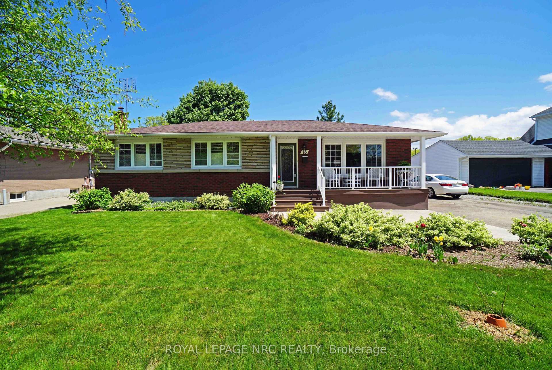 Photo 3 of 13 Cullen Drive, St. Catharines, Glendale/Glenridge — HOMEH