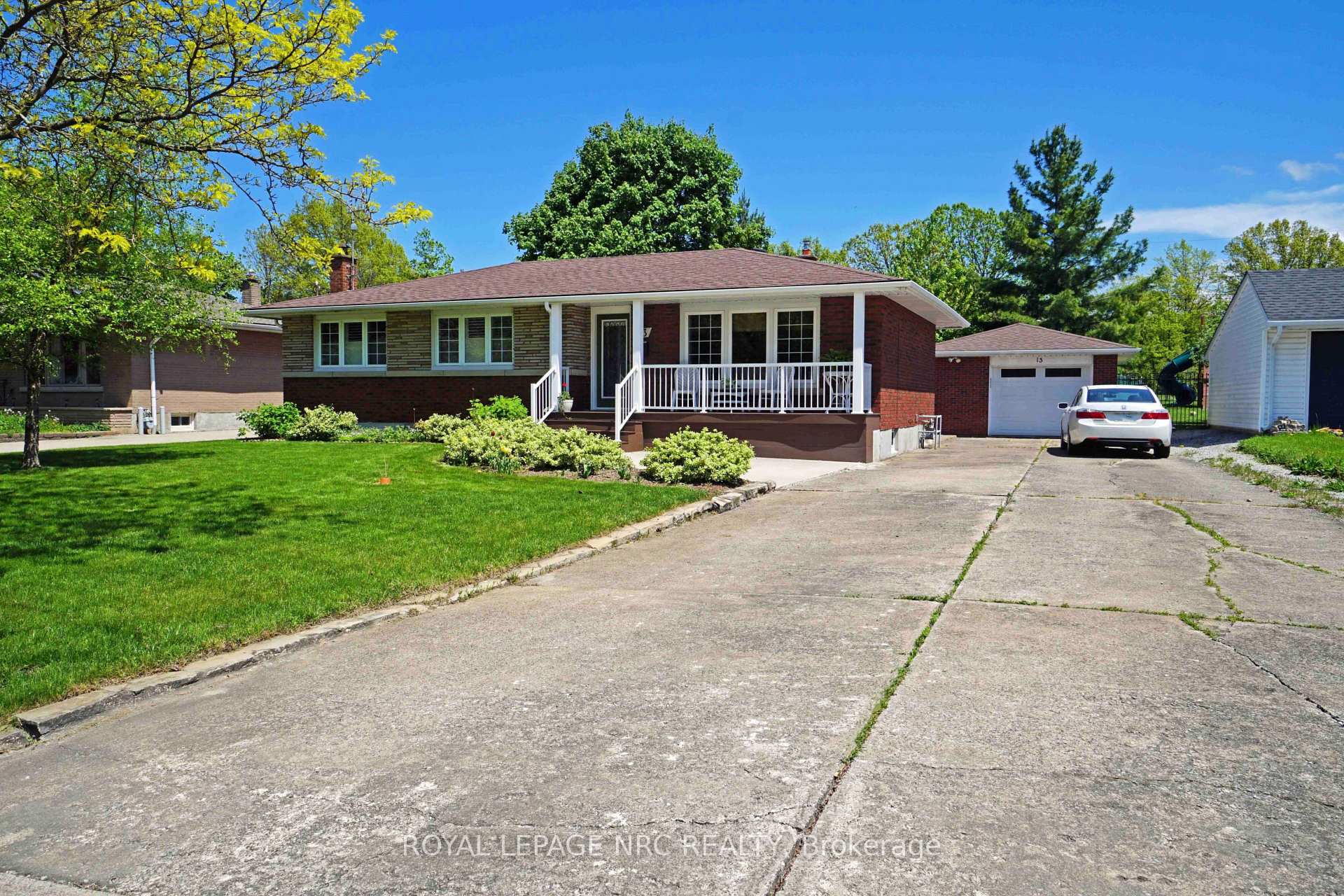 Photo 4 of 13 Cullen Drive, St. Catharines, Glendale/Glenridge — HOMEH