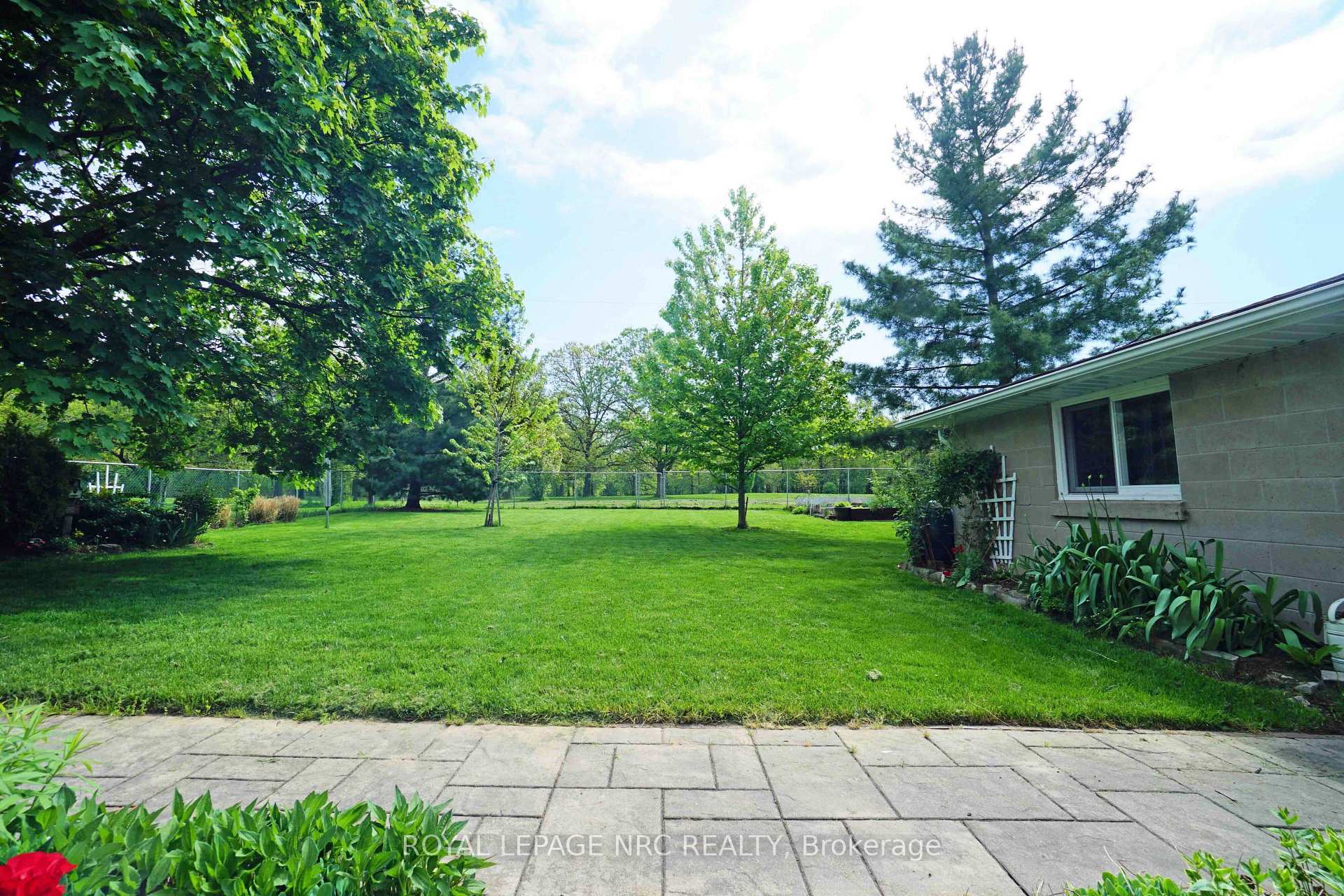Photo 12 of 13 Cullen Drive, St. Catharines, Glendale/Glenridge — HOMEH