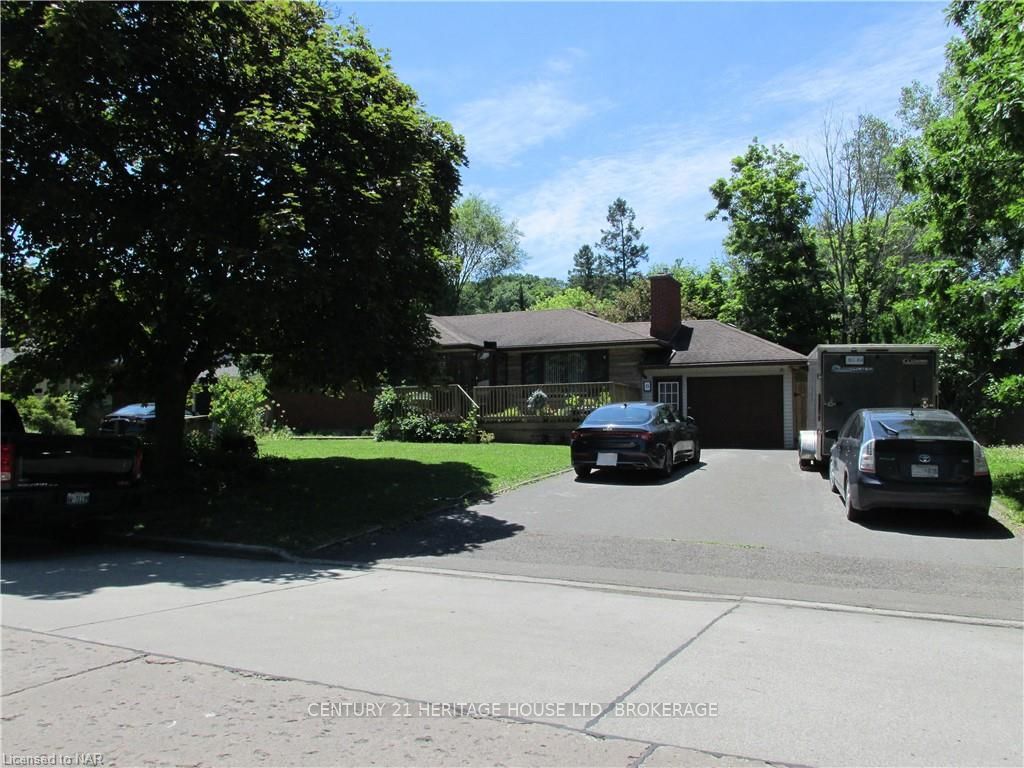 Photo 3 of 6 East Hampton Road, St. Catharines, Glendale/Glenridge — HOMEH