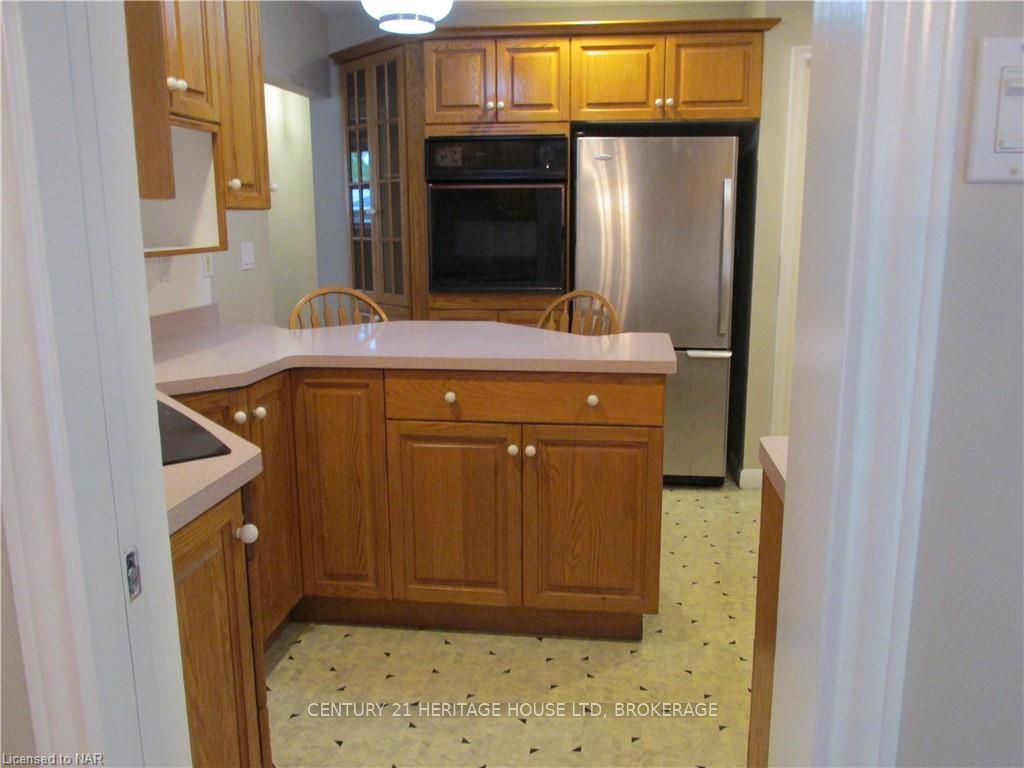 Photo 7 of 6 East Hampton Road, St. Catharines, Glendale/Glenridge — HOMEH