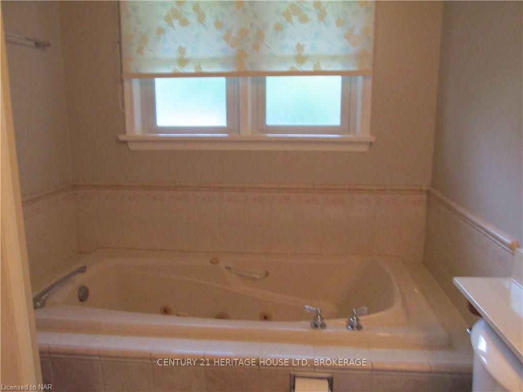 Photo 11 of 6 East Hampton Road, St. Catharines, Glendale/Glenridge — HOMEH