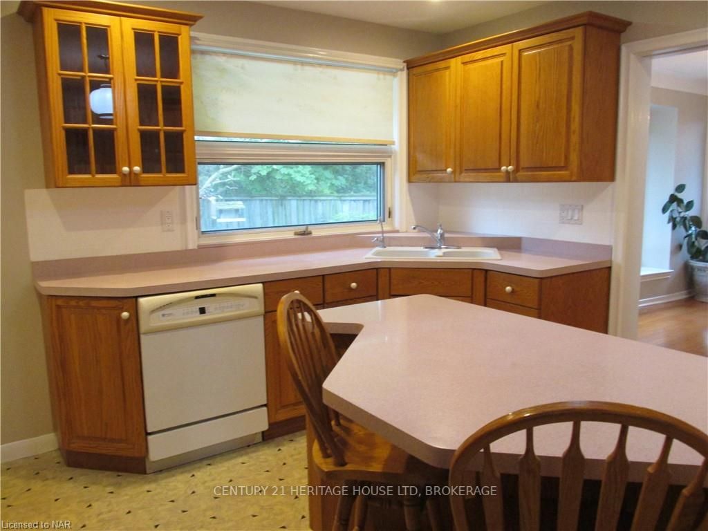 Photo 8 of 6 East Hampton Road, St. Catharines, Glendale/Glenridge — HOMEH