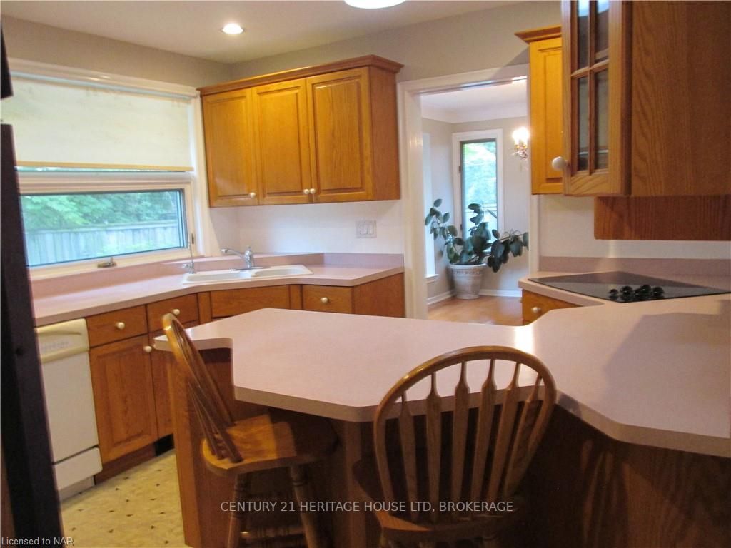 Photo 9 of 6 East Hampton Road, St. Catharines, Glendale/Glenridge — HOMEH