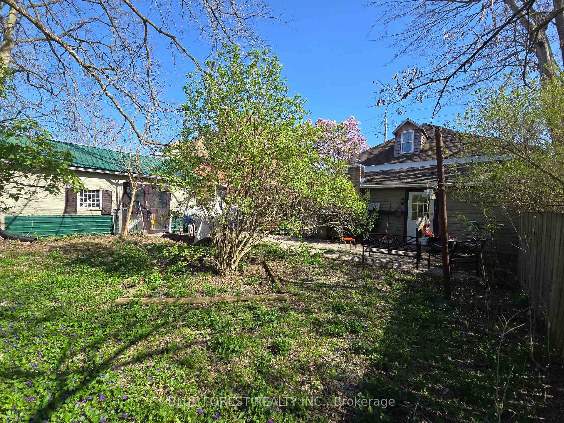 Photo 5 of 17 Scott Street, St. Thomas — HOMEH