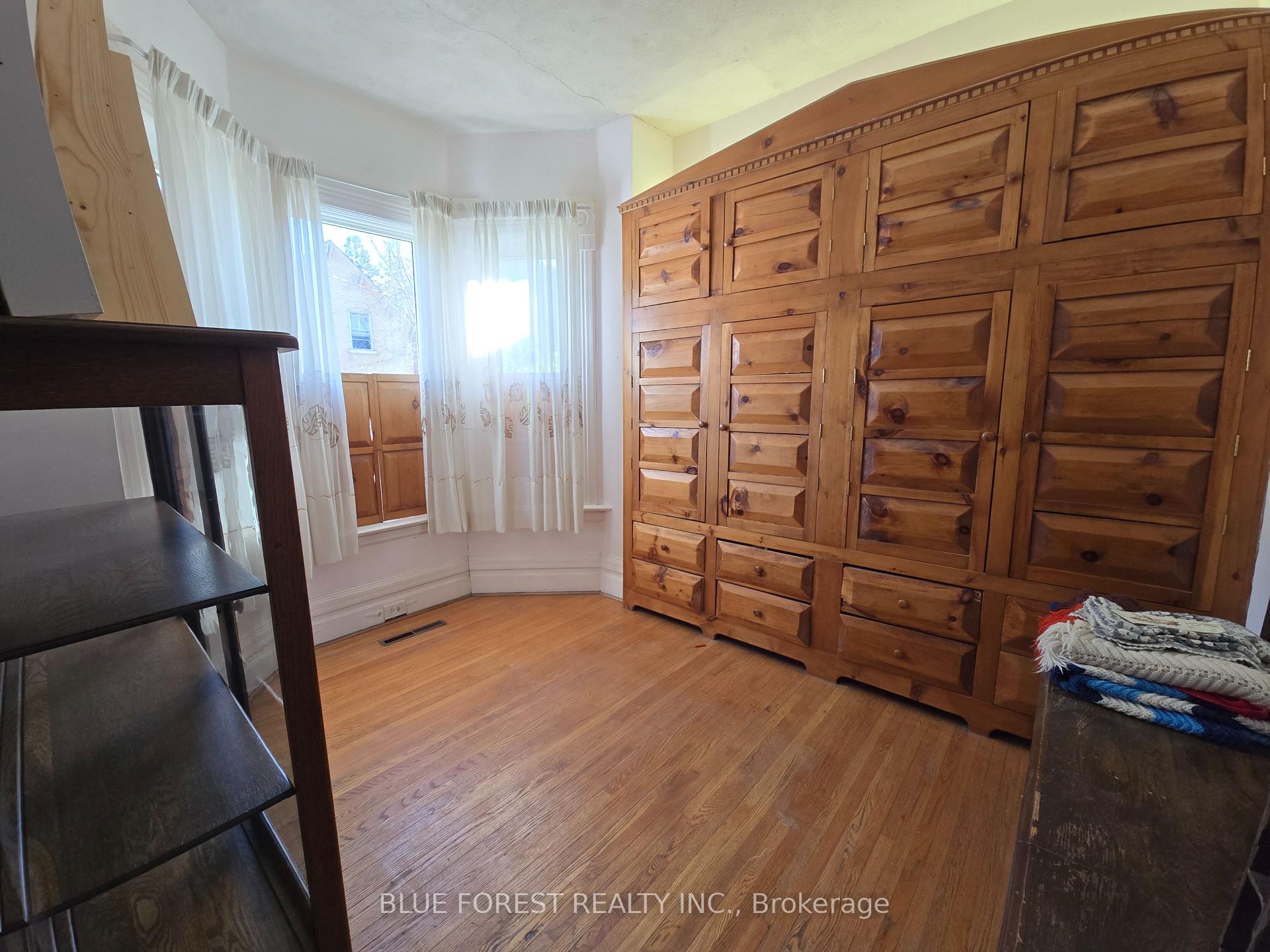 Photo 10 of 17 Scott Street, St. Thomas — HOMEH