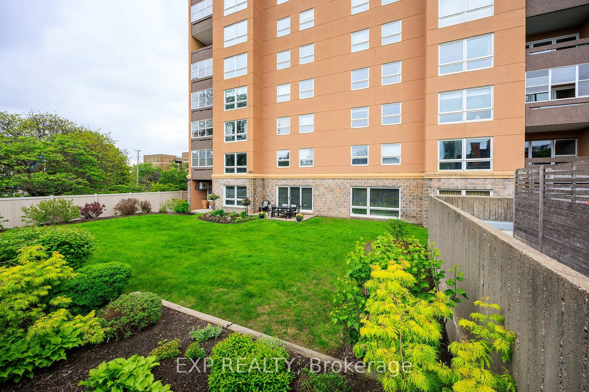 Photo 10 of Unit 1003, 373 Laurier Avenue E, Ottawa, Sandy Hill — HOMEH