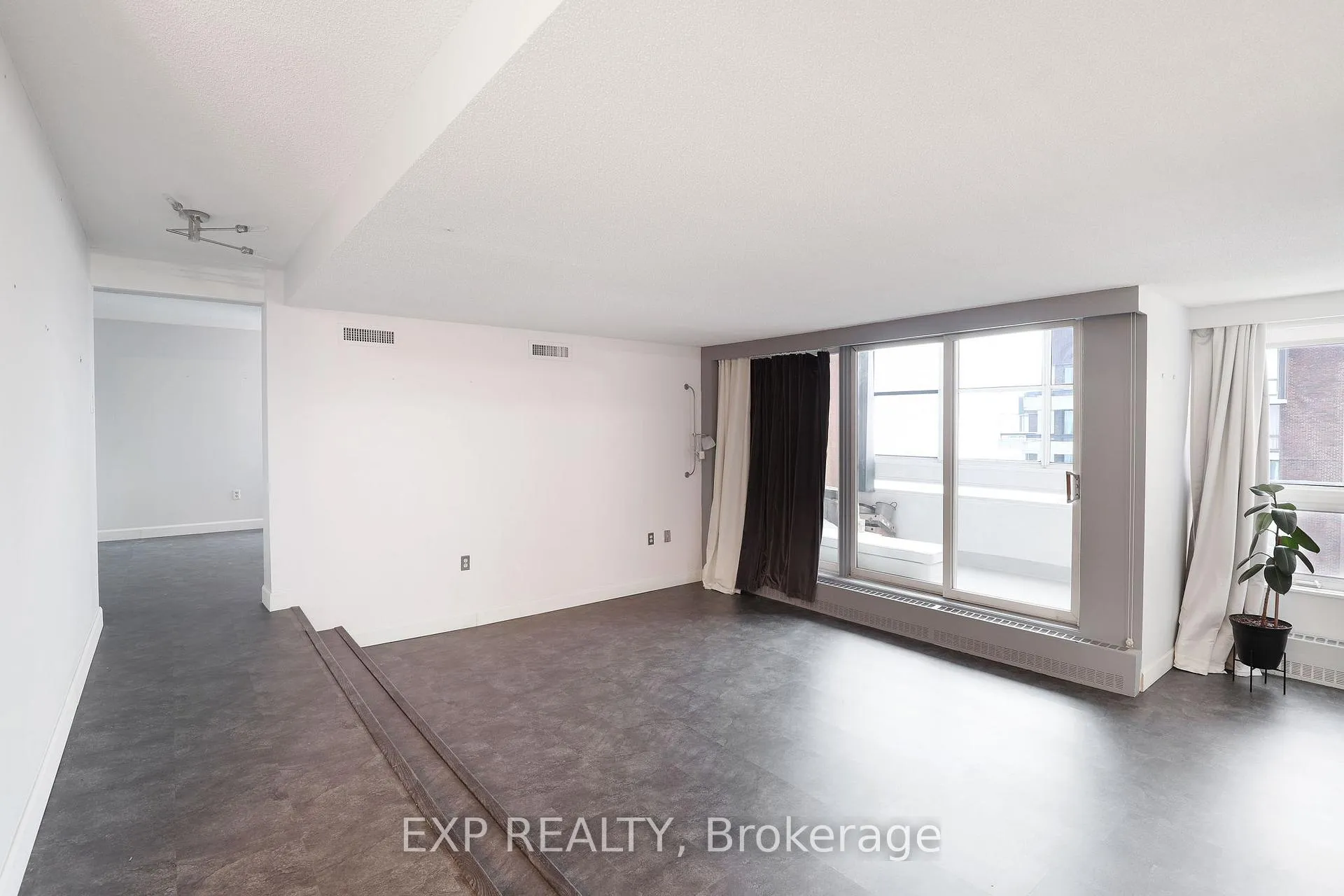 Photo 19 of Unit 1003, 373 Laurier Avenue E, Ottawa, Sandy Hill — HOMEH