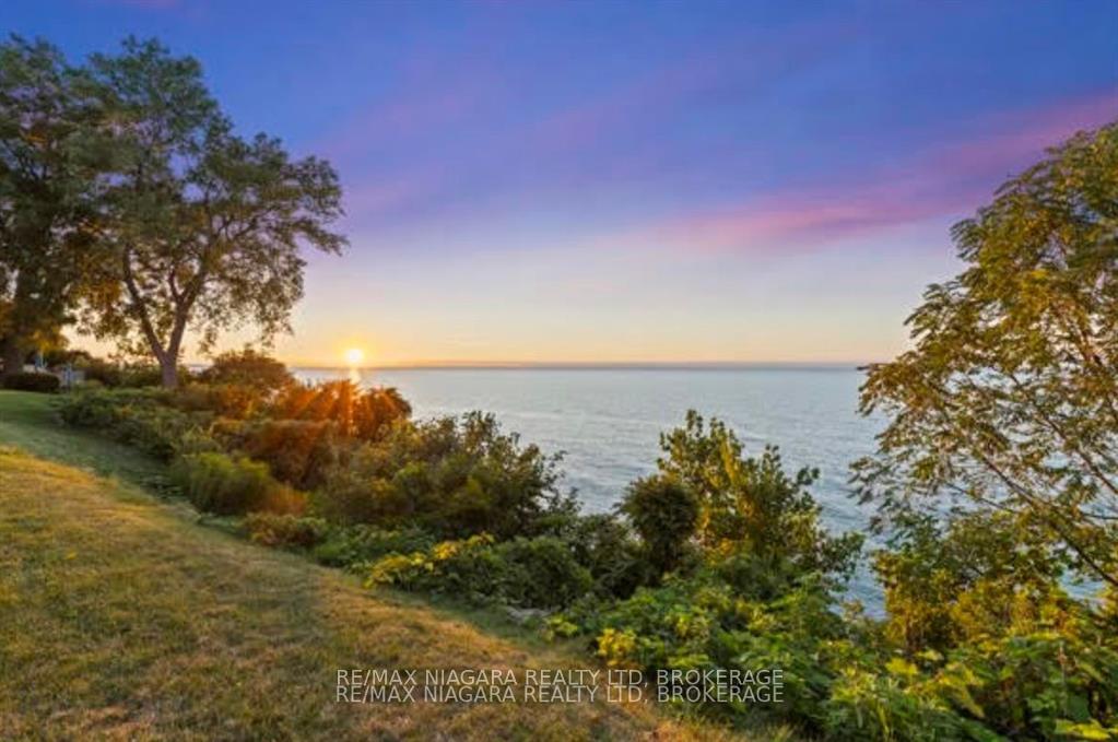 Photo 2 of 20 Peel Street, St. Catharines, Port Dalhousie — HOMEH